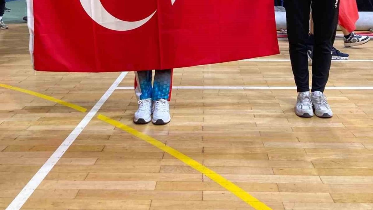 Kütahyalı Elif Kaya savate'de Avrupa ikinciliğiyle döndü