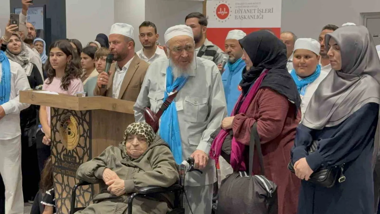 Kutsal yolculuğa çıkan 190 hafız Tokat'tan Medine'ye uğurlandı