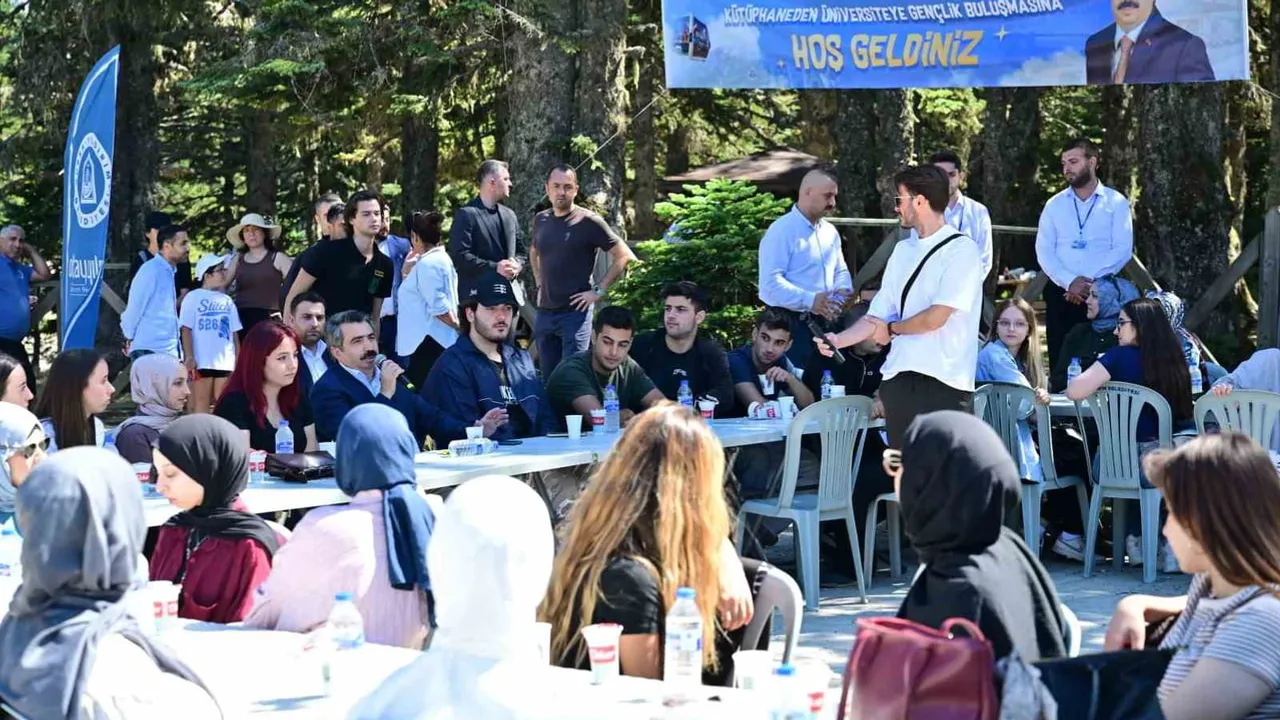 Kütüphanede sabahlayan gençlerin Uludağ buluşması