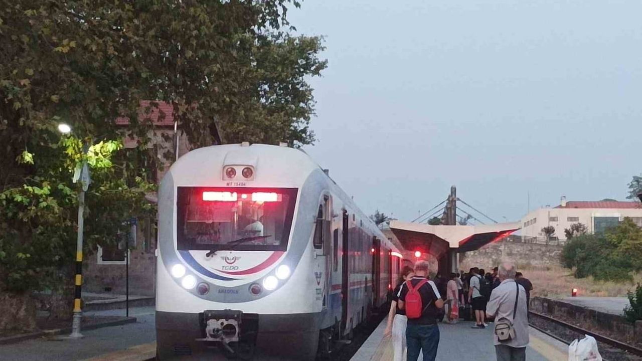 Kuyucak'ta tren motor arızası yolcuların planlarını aksattı
