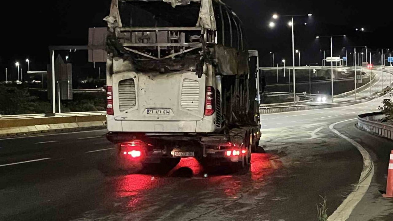 Kuzey Marmara otoyolunda yanan otobüsün cenazeleri Adli Tıp'a götürüldü