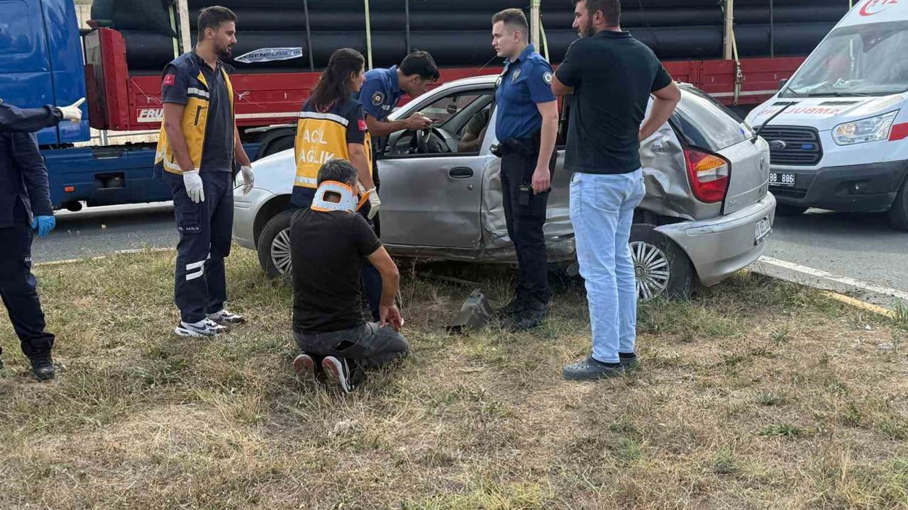 Kuzeykent'te sanayi kavşağında çarpışma: üç kişi yaralandı
