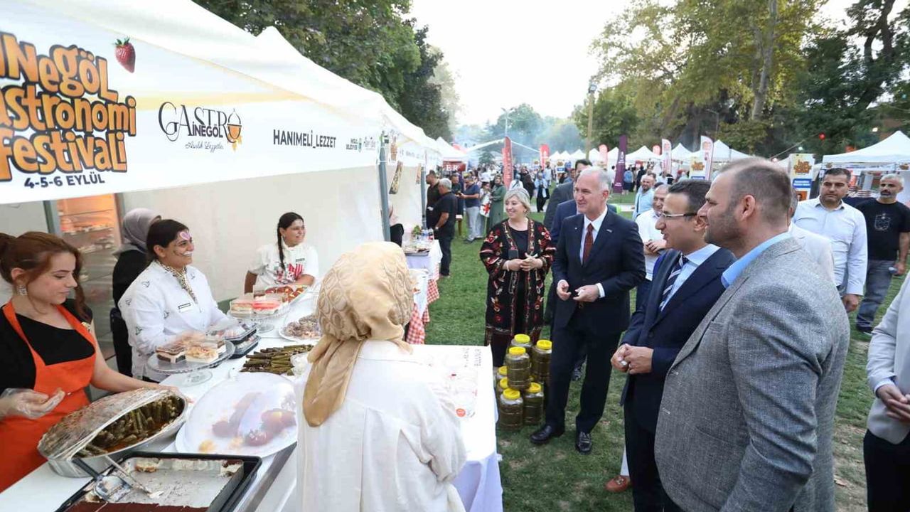 Lezzet mirası İnegöl'de heykel meydanında sergilendi