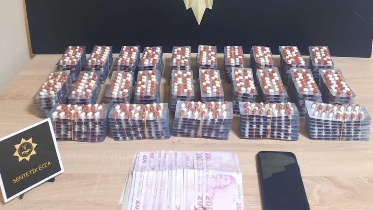Lüleburgaz'da durdurulan motosiklette 2 bin 800 sentetik ecza ele geçirildi, şüpheli tutuklandı