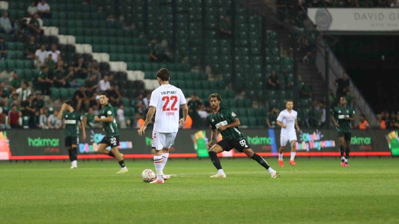 Maçın erken dakikalarında iki takım da gole izin vermedi: Kocaelispor 0 Samsunspor 0