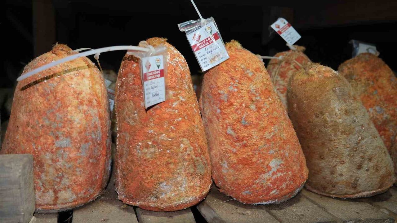 Mağaradan beyaz girip kırmızı çıkan lezzet: Divle Obruk Peyniri sezonu başlıyor