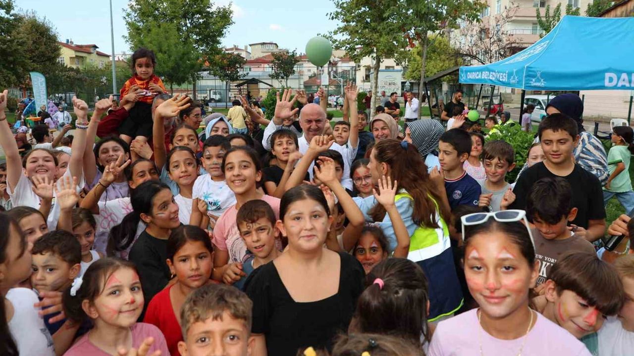 Mahalle mahalle yaz akşamlarında çocuklara neşe: Darıca'da bir durak bir mutluluk
