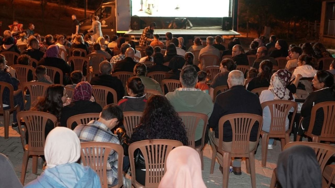 Mahalle meydanlarında nostalji: Denizli'de köyümde sinema günleri