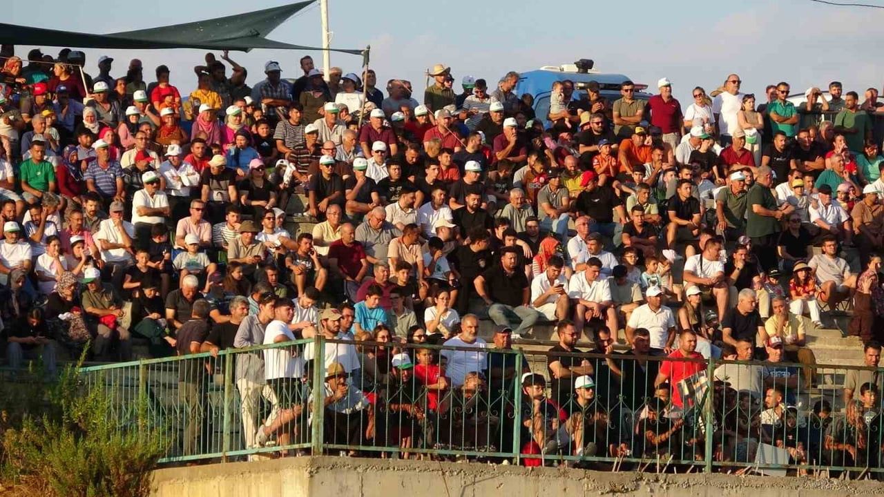 Mahalle turnuvasında Tömük sevinci: tribünleri kadınlar doldurdu