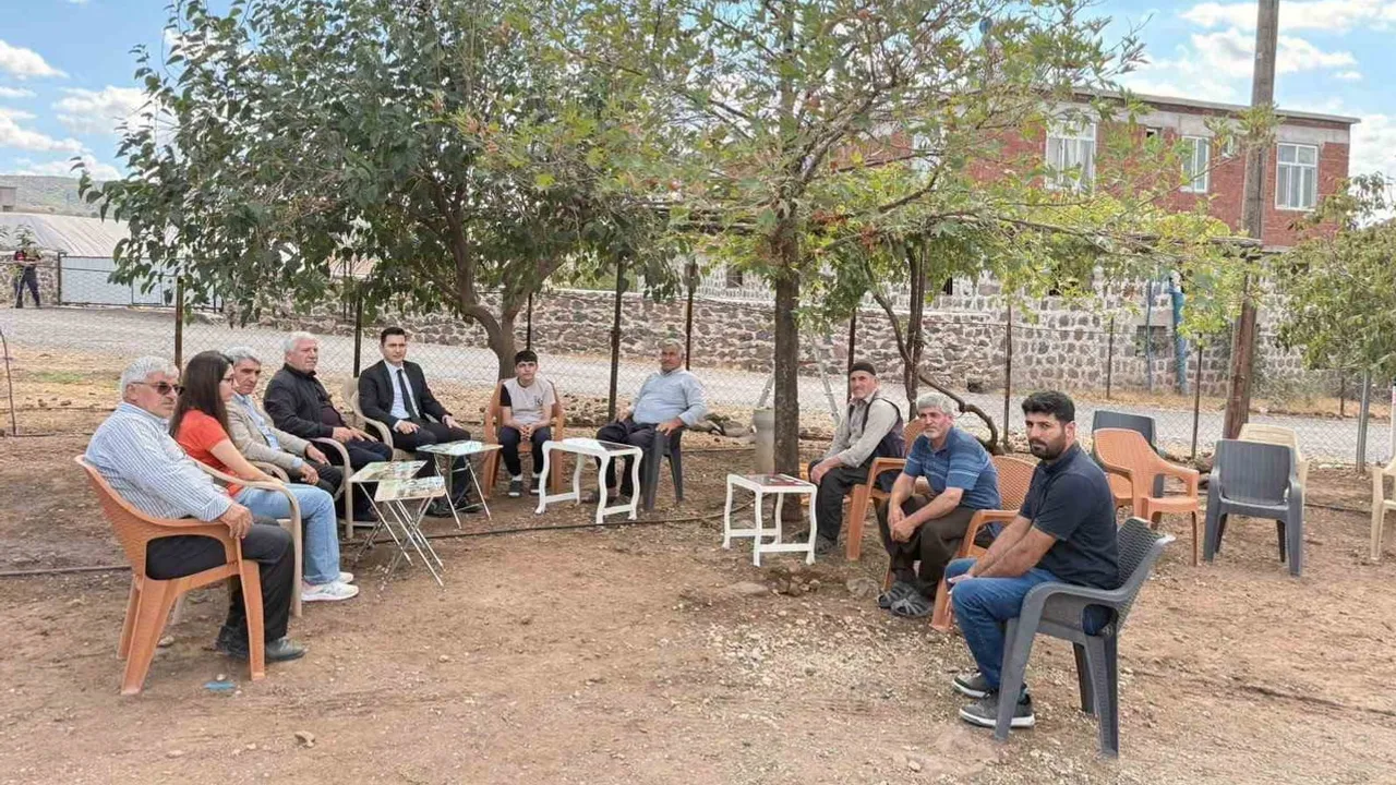 Mahalle yolları için sahada inceleme: Çermik'te kilitli parke çalışması değerlendirildi