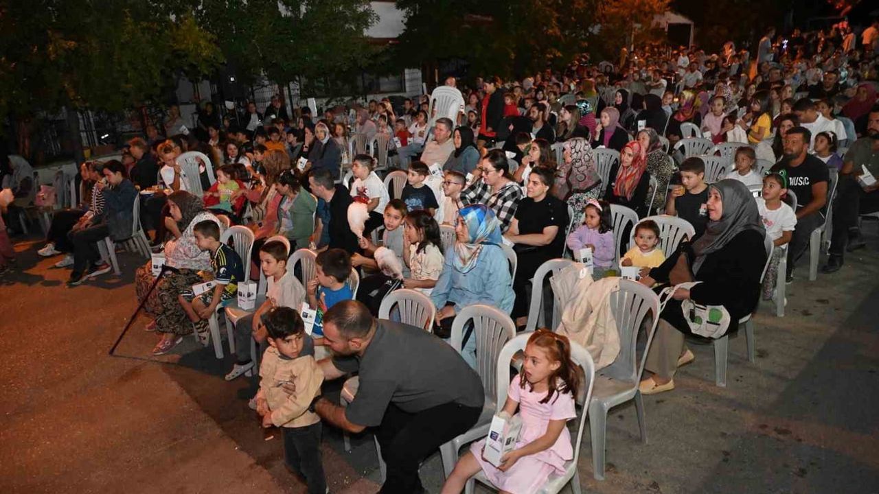 Mahallede açık havada çocuk sineması: film, oyun ve ikramlarla keyifli akşam