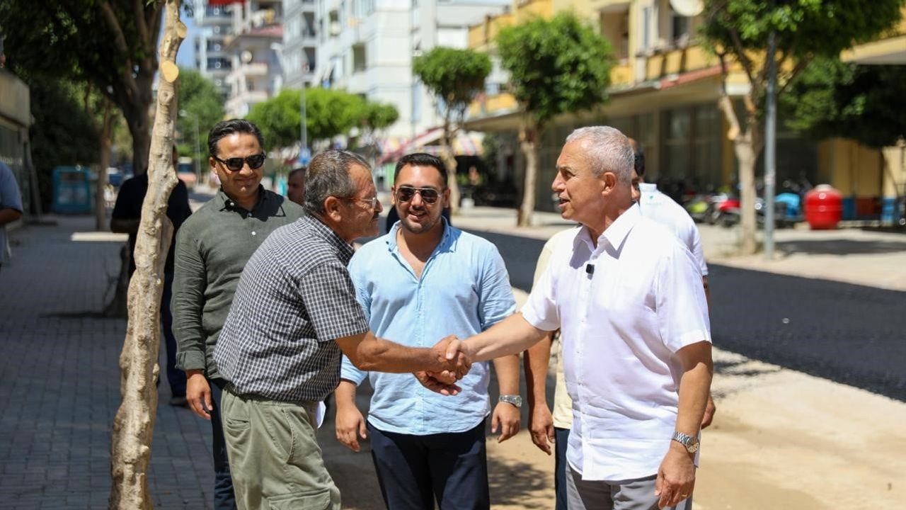 Mahmutlar Atatürk caddesi'nde asfalt tamamlanıyor, çay bahçesi 29 ekim hedefinde