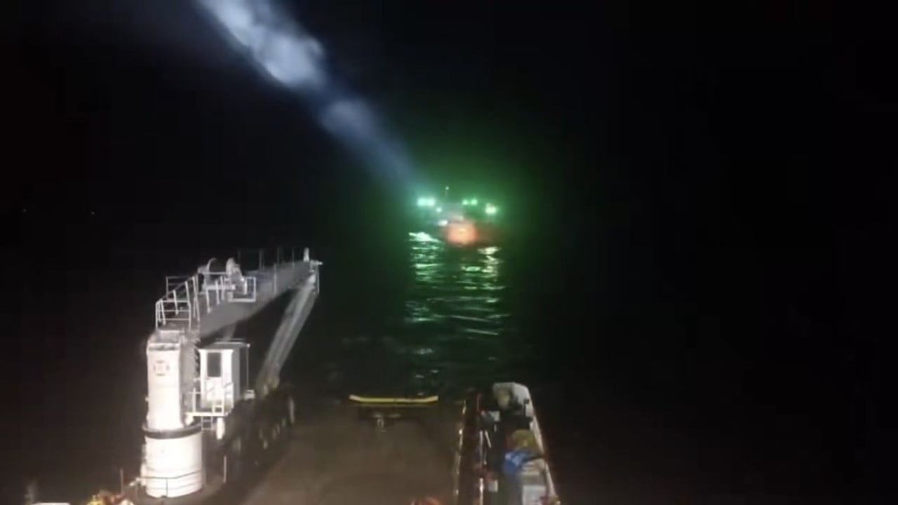 Makine arızası yaşayan tanker Tekirdağ Demir Sahası'na güvenli şekilde demirletildi
