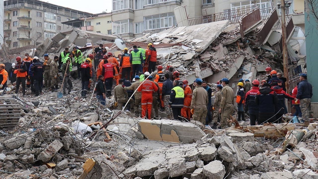 Malatya'da enkaz demirleri davasında vali yardımcısı kumpas iddiası