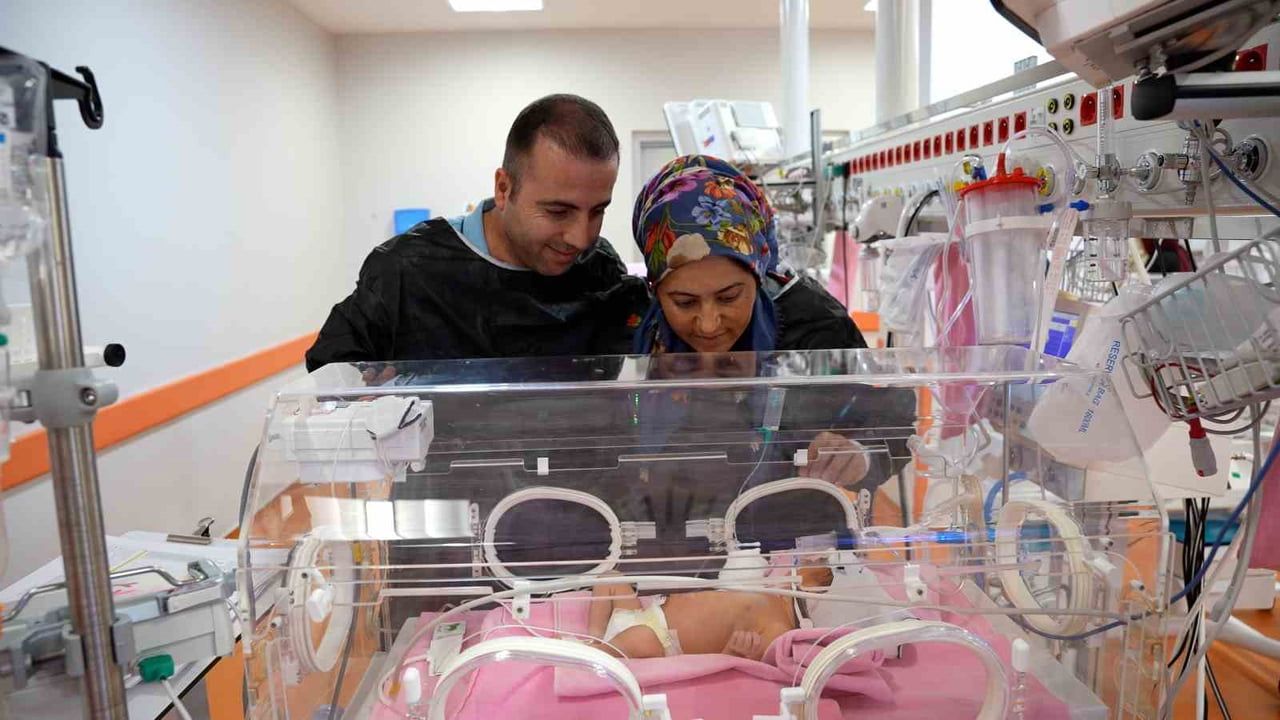 Malatya’da ünitenin ilk bebekleri: ilk tüp bebek denemesinde ikiz sevinci