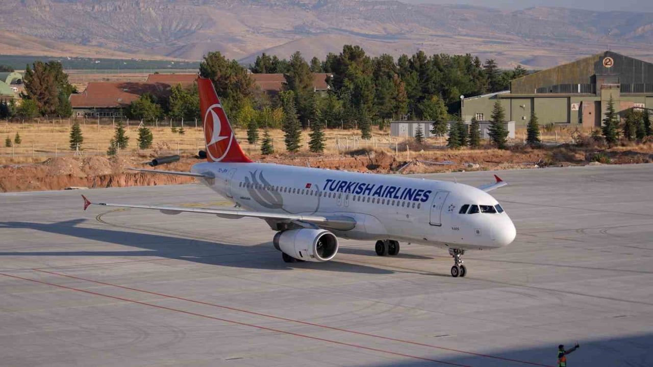 Malatya havalimanı yeni terminaliyle yolcuya açıldı