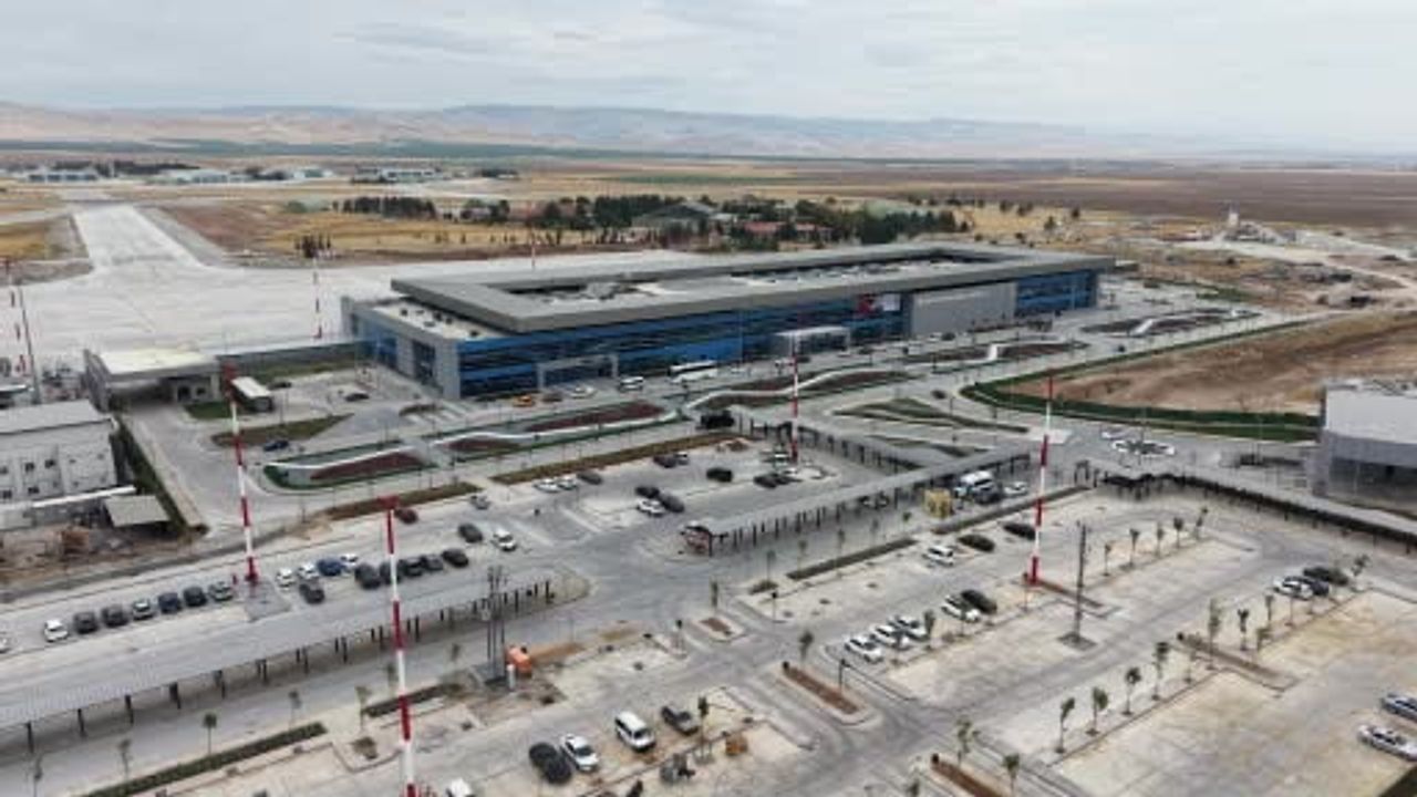 Malatya havalimanında yeni dönemin ilk yolcuları karşılandı