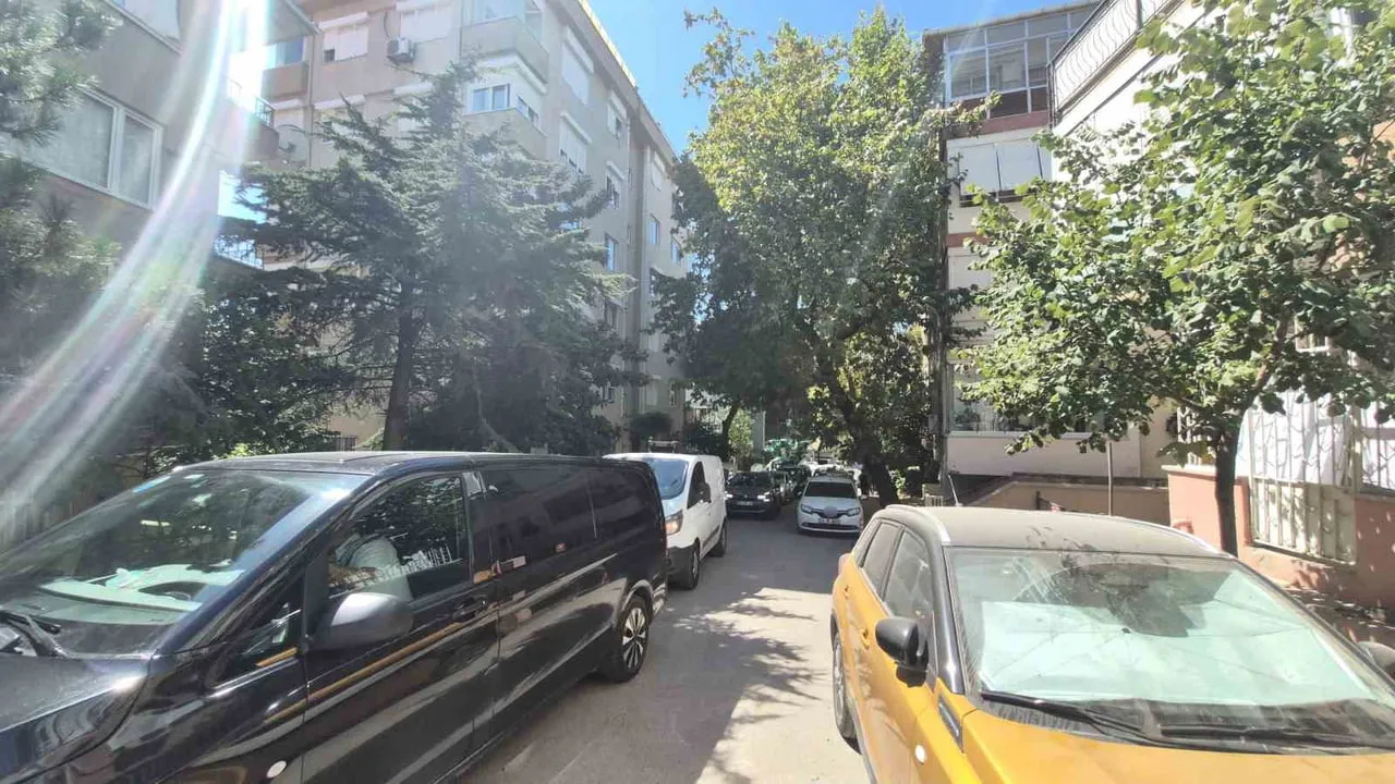 Maltepe'de Başakçı sokakta inşaat trafiği durma noktasına getirdi