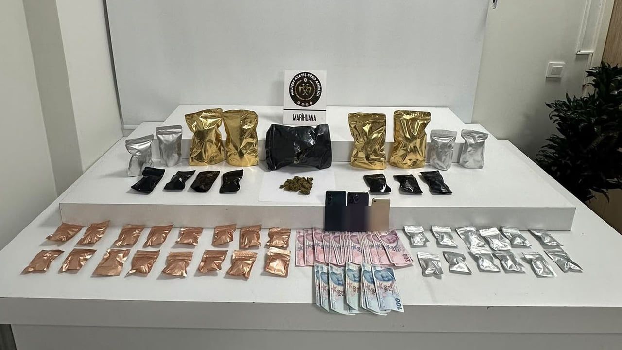 Maltepe'de zula araç ağı çöktü: 770 gram marihuana ve nakit para ele geçirildi
