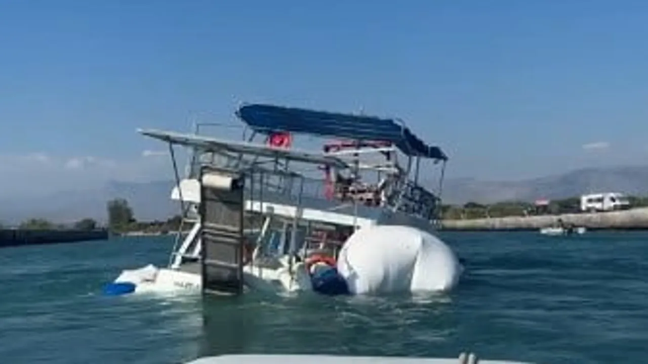 manavgat açıklarında günübirlik tekne arızası su alıp yarıya kadar battı