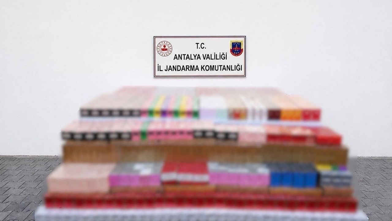 Manavgat'ta depoda bulunan lüks kaçak ürünler 3 milyon 950 bin liraya değer