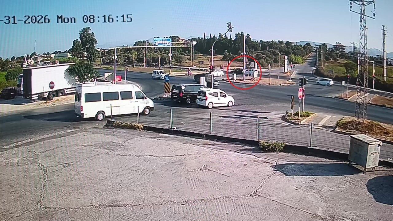 Manavgat'ta kavşağa son anda dönüş kazaya yol açtı: 1 yaralı