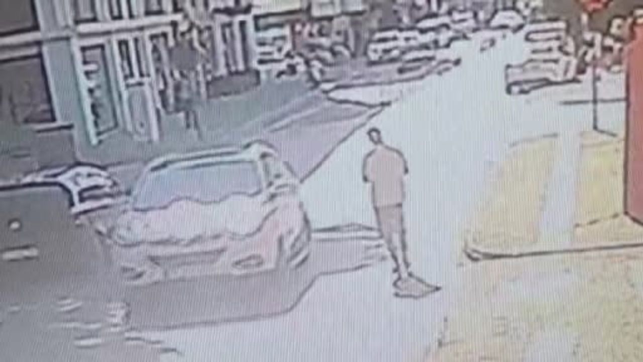 Manavgat'ta kavşakta çarpışma: motosiklet sürücüsü ve çocuk yaralandı