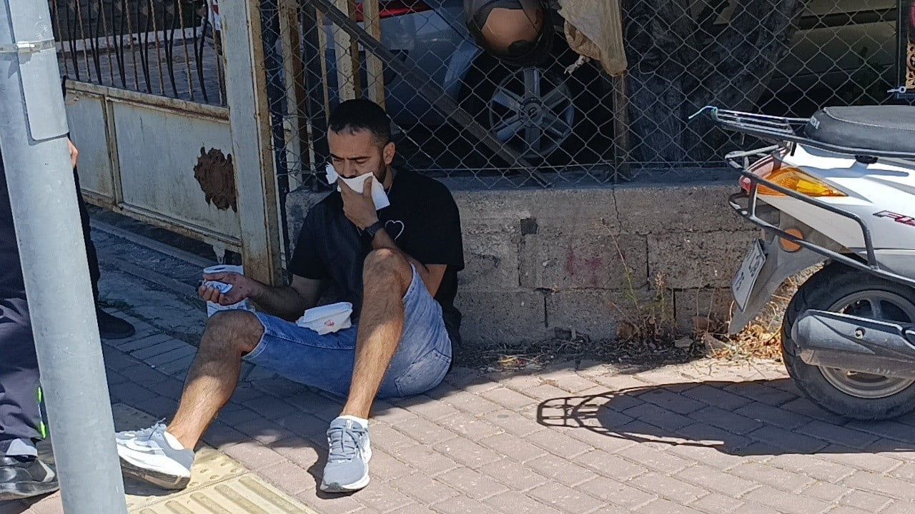 Manavgat'ta motosikletli sürücü devrildi, kazaya neden olan otomobil olay yerini terk etti