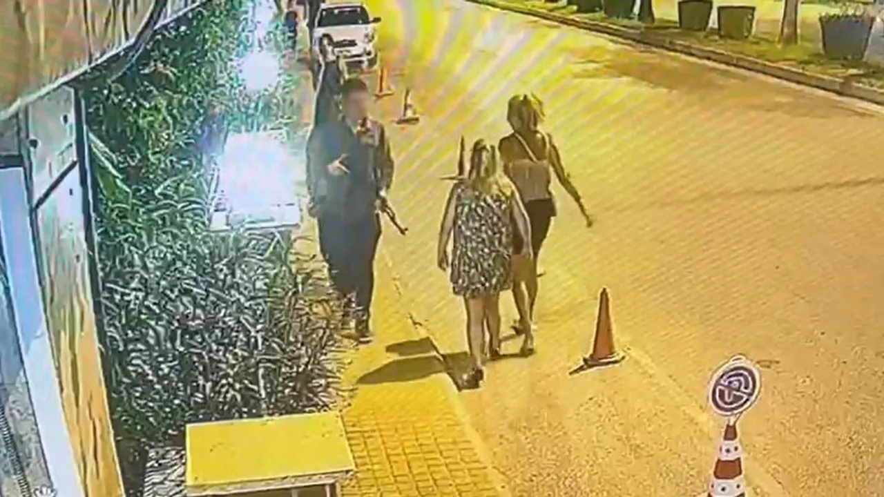 Manavgat'ta plastik tüfekle dolaşan otel çalışanı lojmanda yakalandı