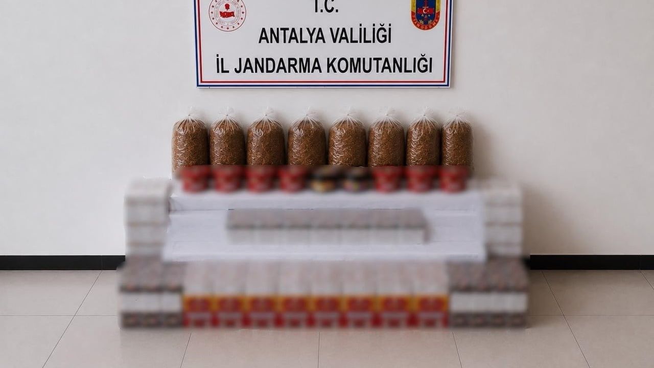 Manavgat'ta tütün kaçakçılığına jandarmadan operasyon: 30 bin makaron ele geçirildi