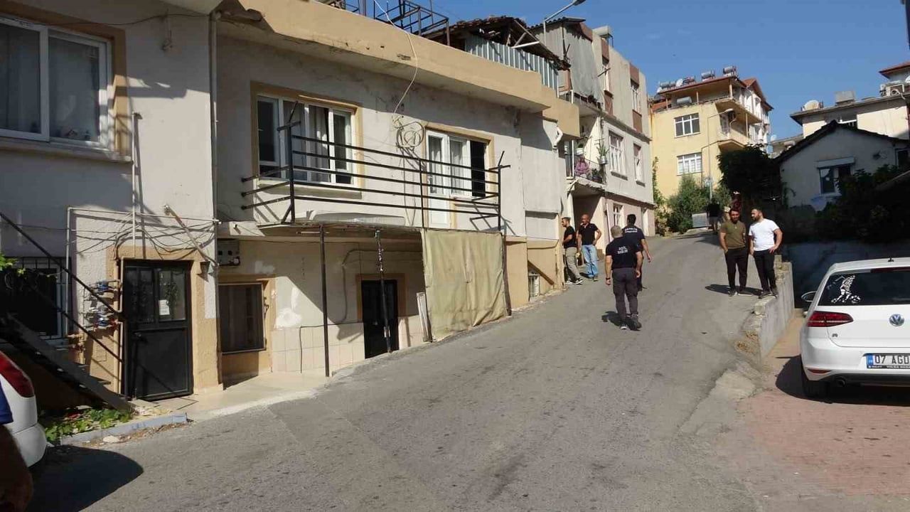 Manavgat'ta yalnız yaşayan 24 yaşındaki klima teknisyeni evinde hayatını kaybetti
