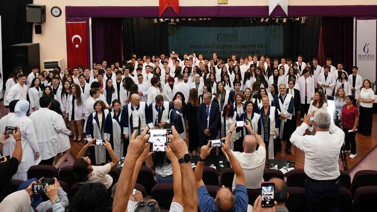 Manisa CBÜ tıp fakültesinde beyaz önlük coşkusu
