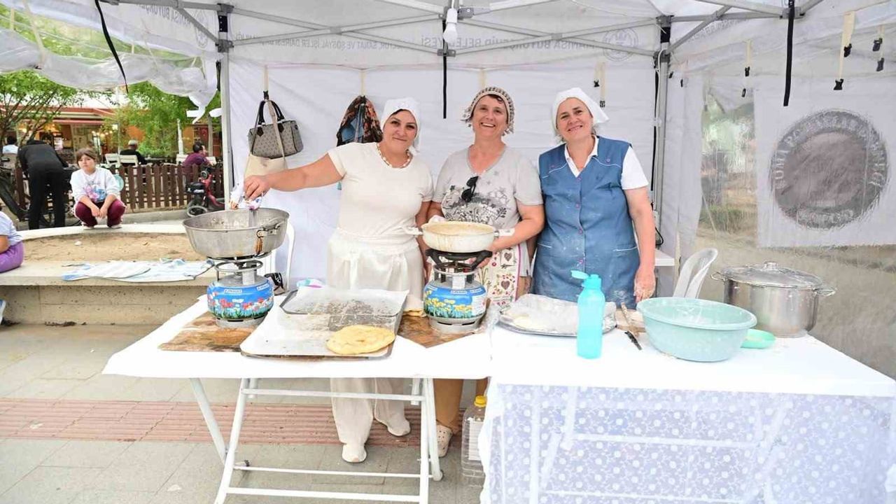 Manisa'da balkan mirası sokaktan sahneye Candan Erçetin coşkusuyla kutlandı