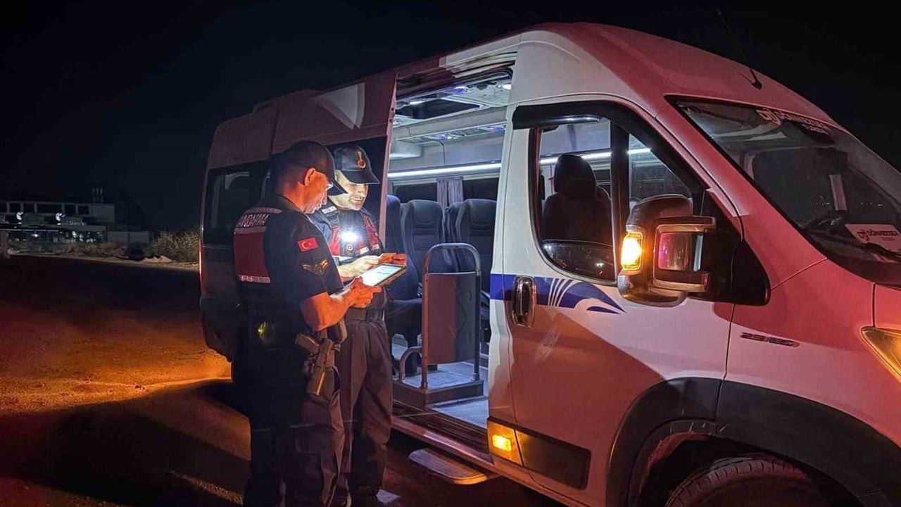 Manisa'da gece huzur uygulaması: jandarma binlerce kişiyi ve araçları kontrol etti