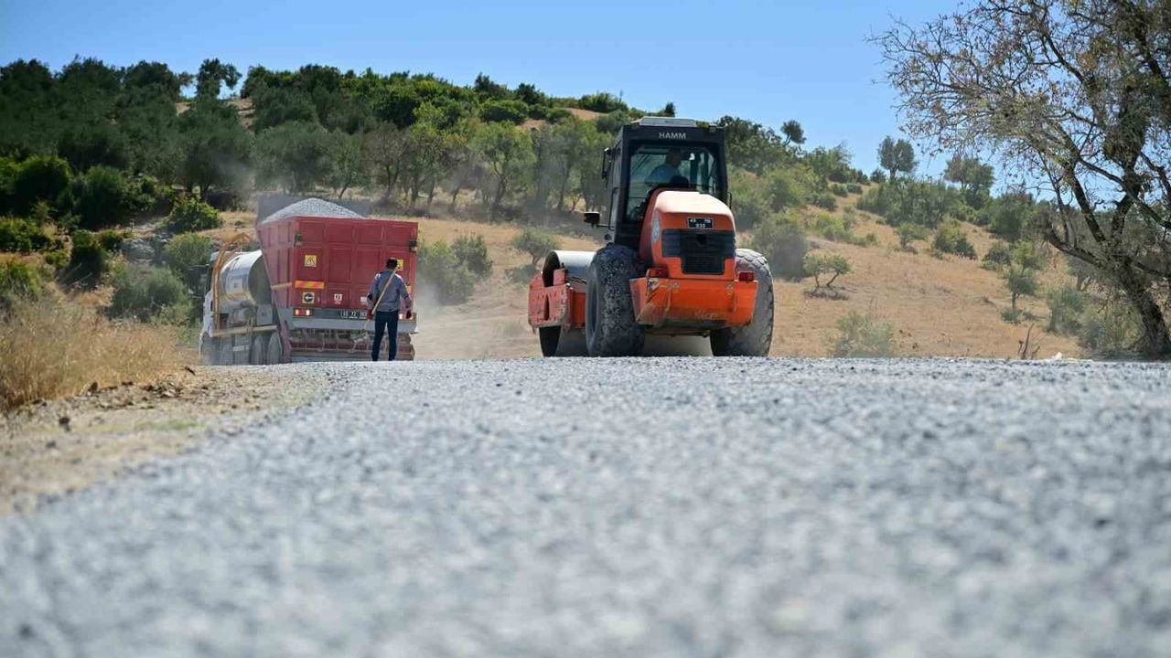 Manisa'da Kırkağaç ile Akhisar arasındaki 7 kilometrelik yol 10 mahalleye hizmet veriyor