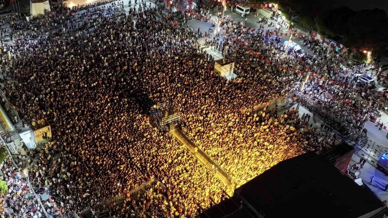 Manisa'da kurtuluş coşkusu Semicenk konserinde buluştu