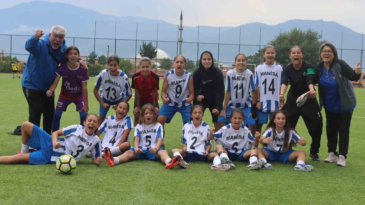 Manisa'dan Erzincan'a yükselen azim: kız futbolunda Türkiye üçüncüsü