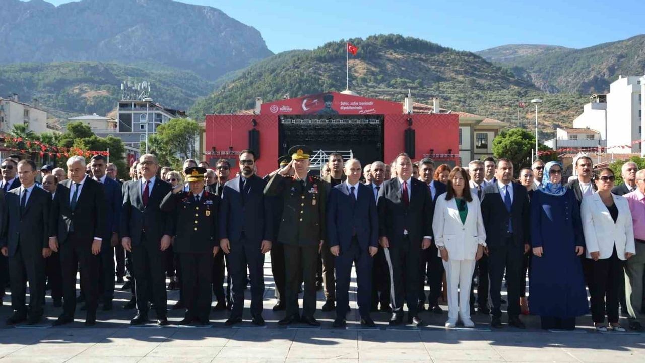 Manisa’nın kurtuluşu: 104. yılda anıt önünde birlik ve vefa