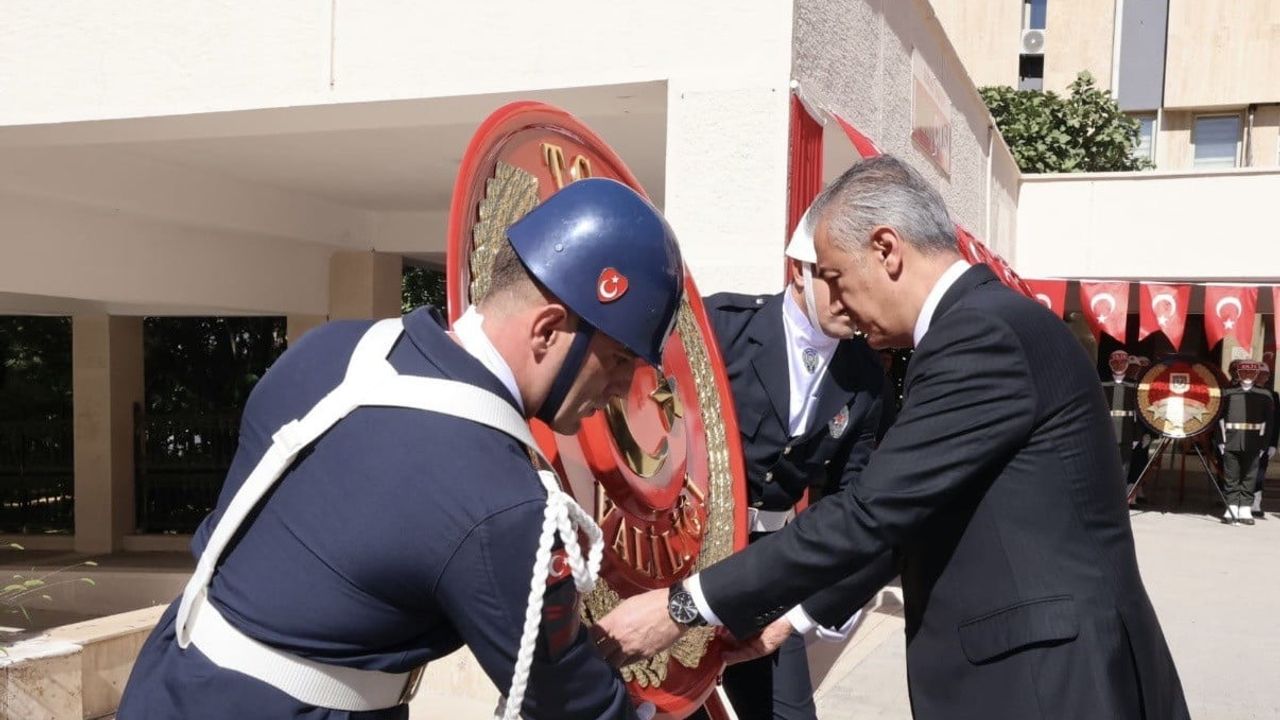 Mardin'de gazilere vefa: anıta çelenk ve duygulu konuşma