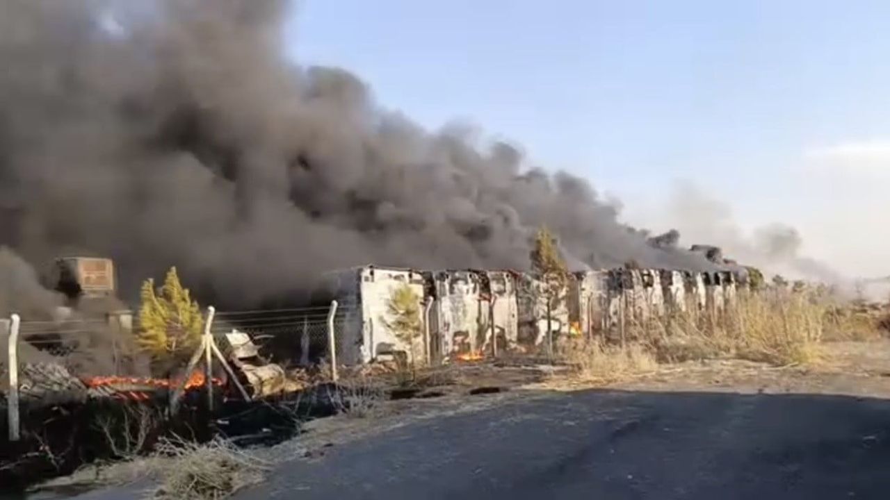 Mardin'de hurda araç deposunda yangın kontrol altına alındı