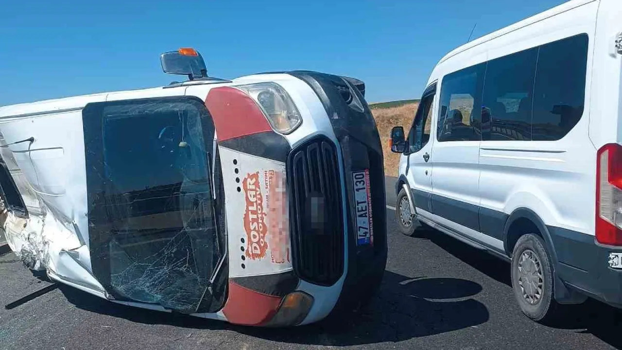 Mardin'de Tilkitepe yolunda servis kazası: 13 öğrenci yaralandı