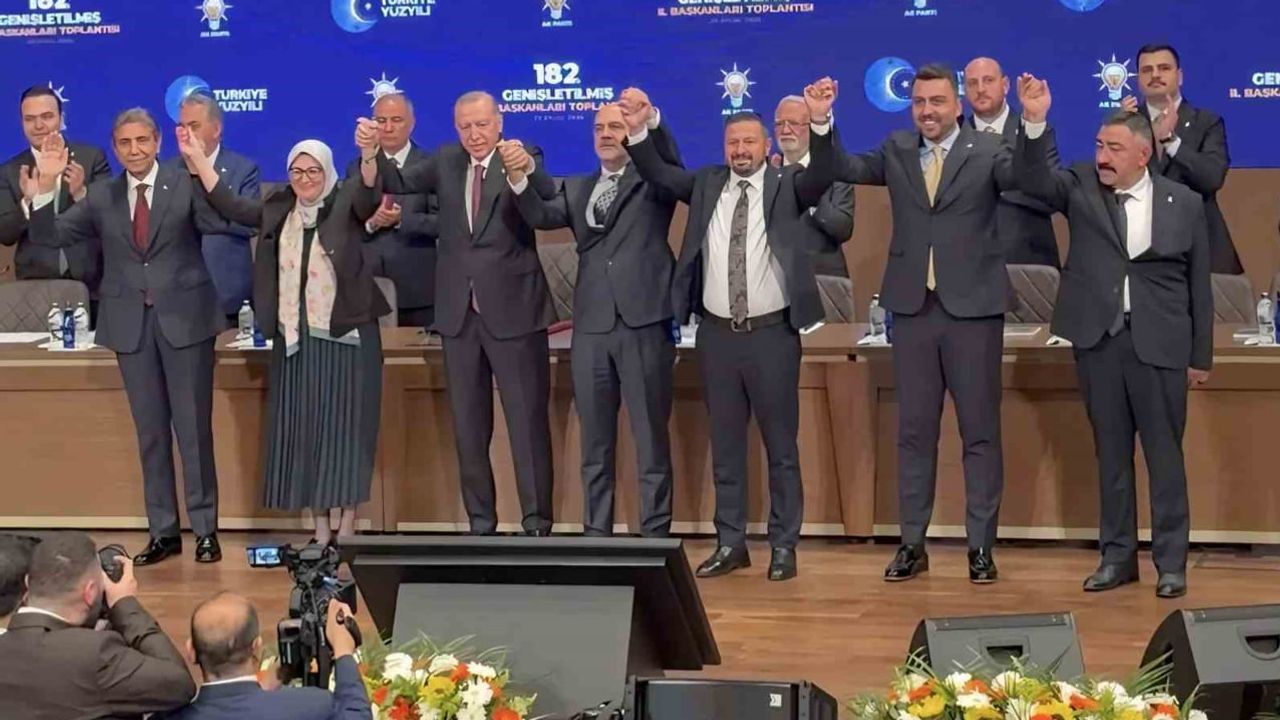 Marmara Adalar'da siyaset rotası değişti: başkan Dinçer AK Parti'ye katıldı