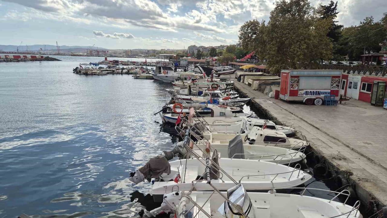 Marmara'da poyraz deniz trafiğini aksattı, gemiler Tekirdağ açıklarında bekliyor