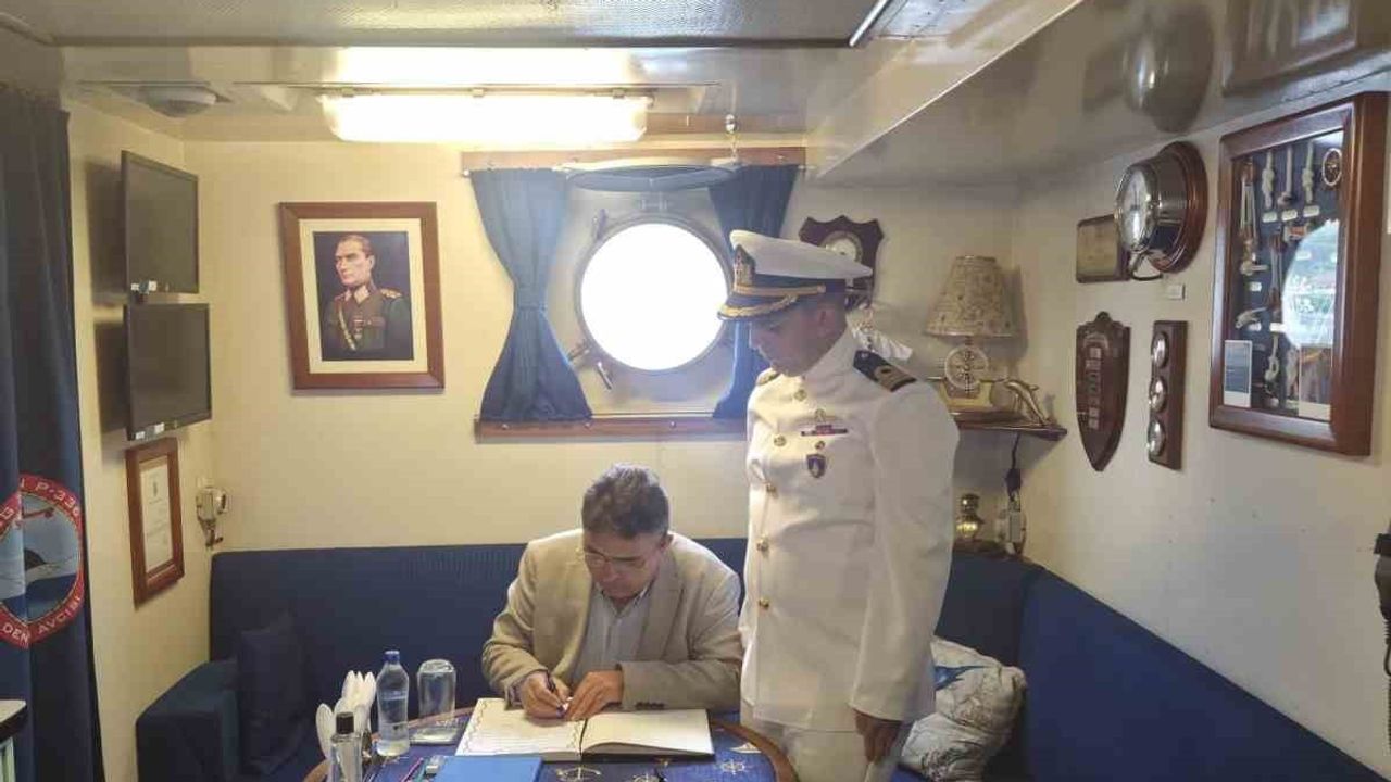 Marmaris'te deniz günü kutlamaları: TCG Zıpkın halkın ilgisini çekti