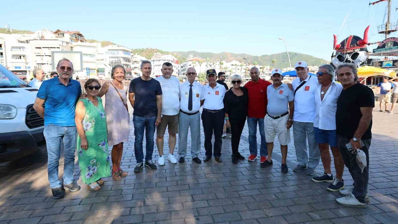 Marmaris'te denizle anma: gaziler mehtap turunda buluştu