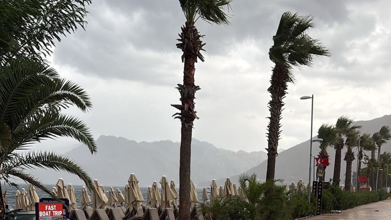 Marmaris'te gün boyu aralıklarla sürecek sağanak için uyarı