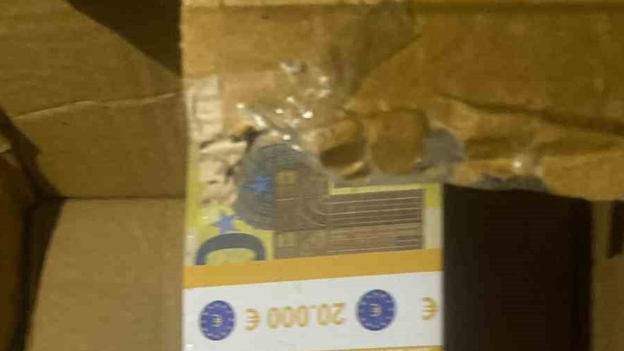 Maslak'ta saklı kasadan 16 milyon 440 bin euro ve 700 bin dolar çıktı