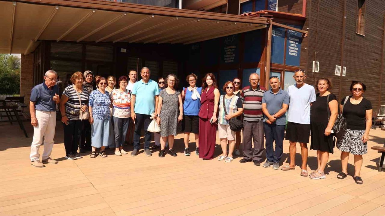 Mavi Ev'te Alzheimer farkındalığı ve yakınlara sürekli destek