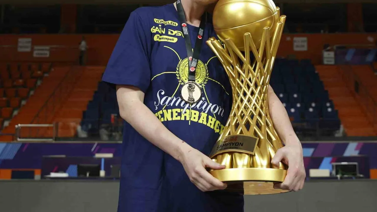 Meesseman sözleşmesini yeniledi, Fenerbahçe formasıyla hedefe ilerliyor