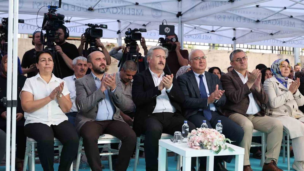 Melikgazi'de 24 aile dönüşüm projesiyle yeni evlerine kavuştu